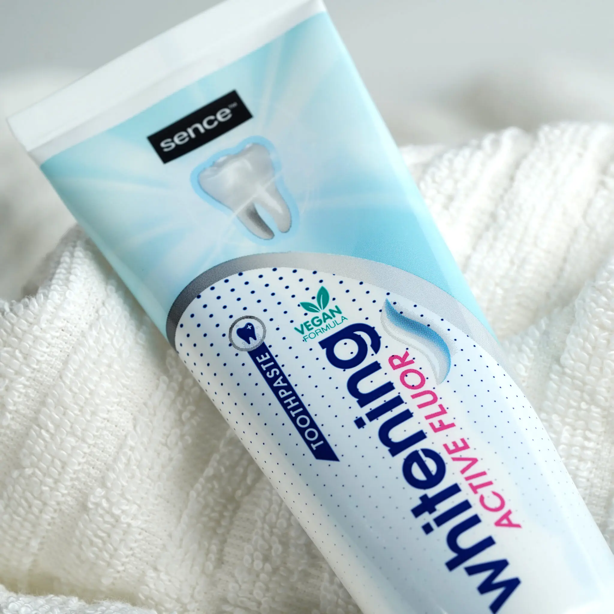 166405_Toothpaste_Whitening_1