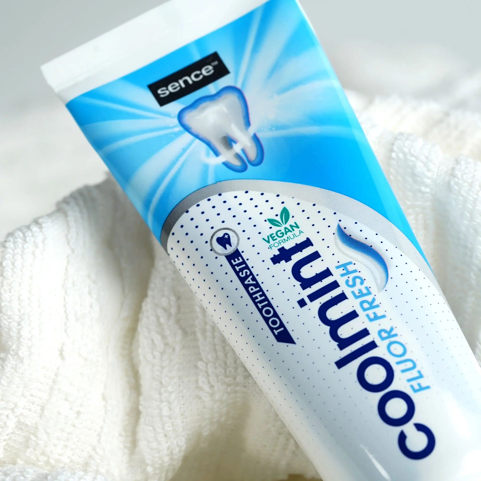 166406_Toothpaste_Freshmint_1