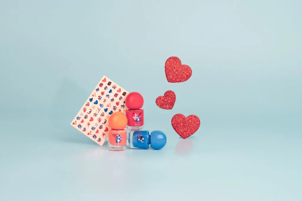 2059684_SENCE_Stitch_Lovingly Annoying_Nail Polish Gift Set_DSC01665-hearts