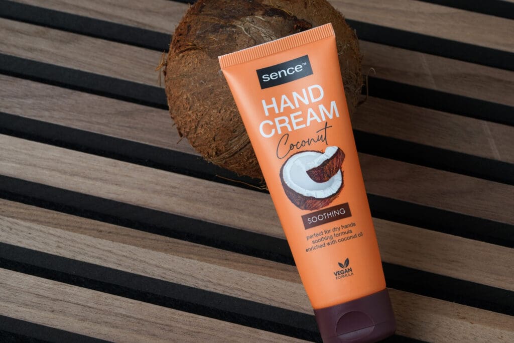 2026458_SENCE_Coconut_HandCream1