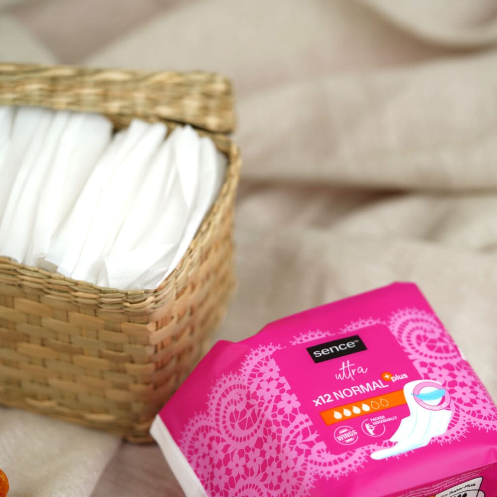 SanitaryTowels_Pink_1