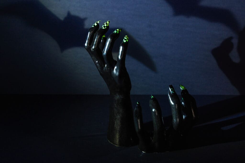 2051993_SENCE_Press-On Nails_GITD_009