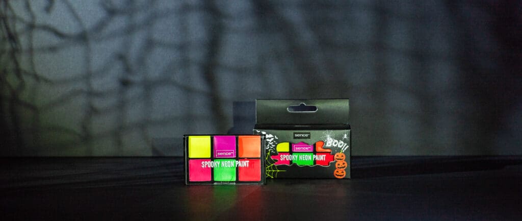 2052173_SENCE_Halloween_Neon Eyeshadow Face Paint_Studiosessie-028