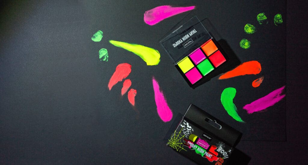 2052173_SENCE_Halloween_Neon Eyeshadow Face Paint_Studiosessie-040