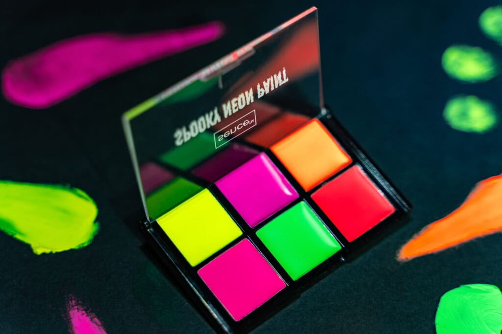 2052173_SENCE_Halloween_Neon Eyeshadow Face Paint_Studiosessie-050