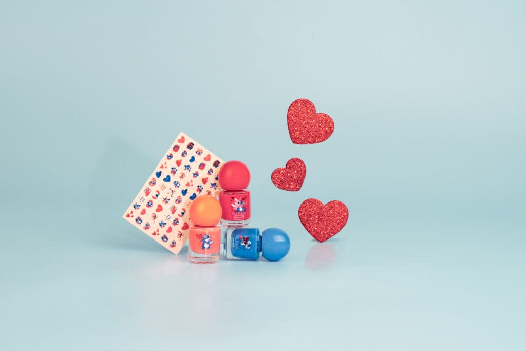 2059684_SENCE_Stitch_Lovingly Annoying_Nail Polish Gift Set_DSC01665-hearts